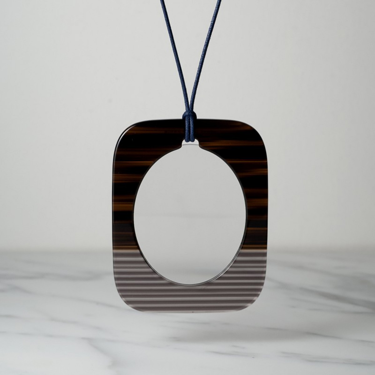 RECTANGULAR MAGNIFYING GLASS - Necklace-magnifying glass in acetate, handcrafted by the Hervé Domar workshop