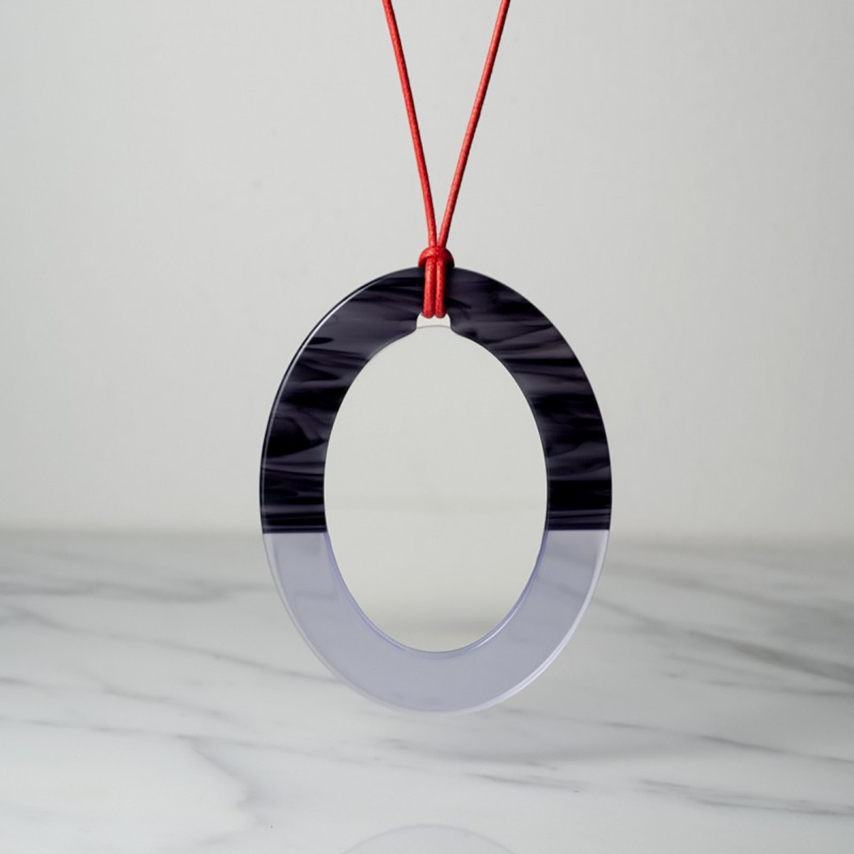 OVAL MAGNIFYING GLASS - Necklace-magnifying glass in acetate, handcrafted by the Hervé Domar workshop