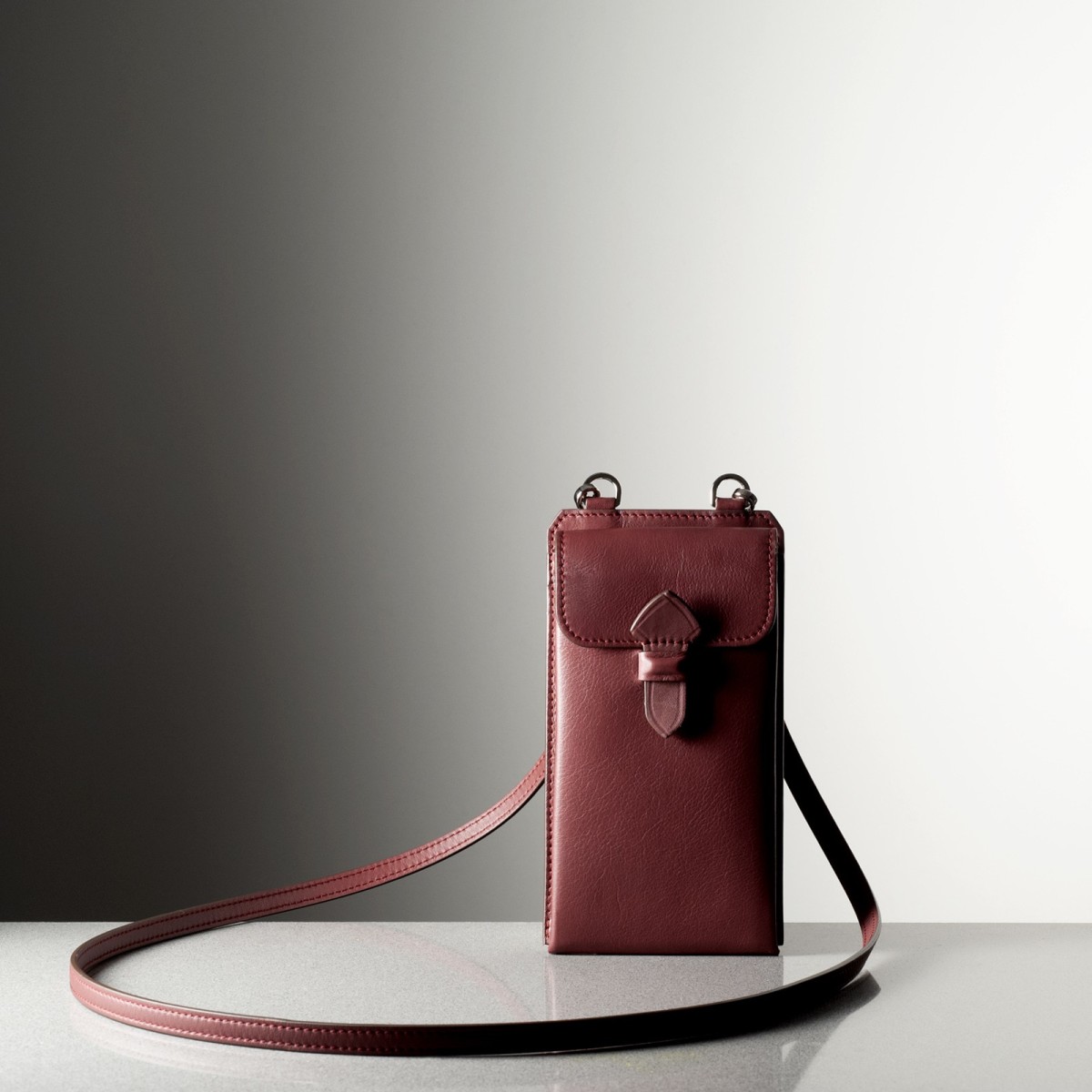 LEONARDO PM - Calfskin leather phone holder, handmade in Italy