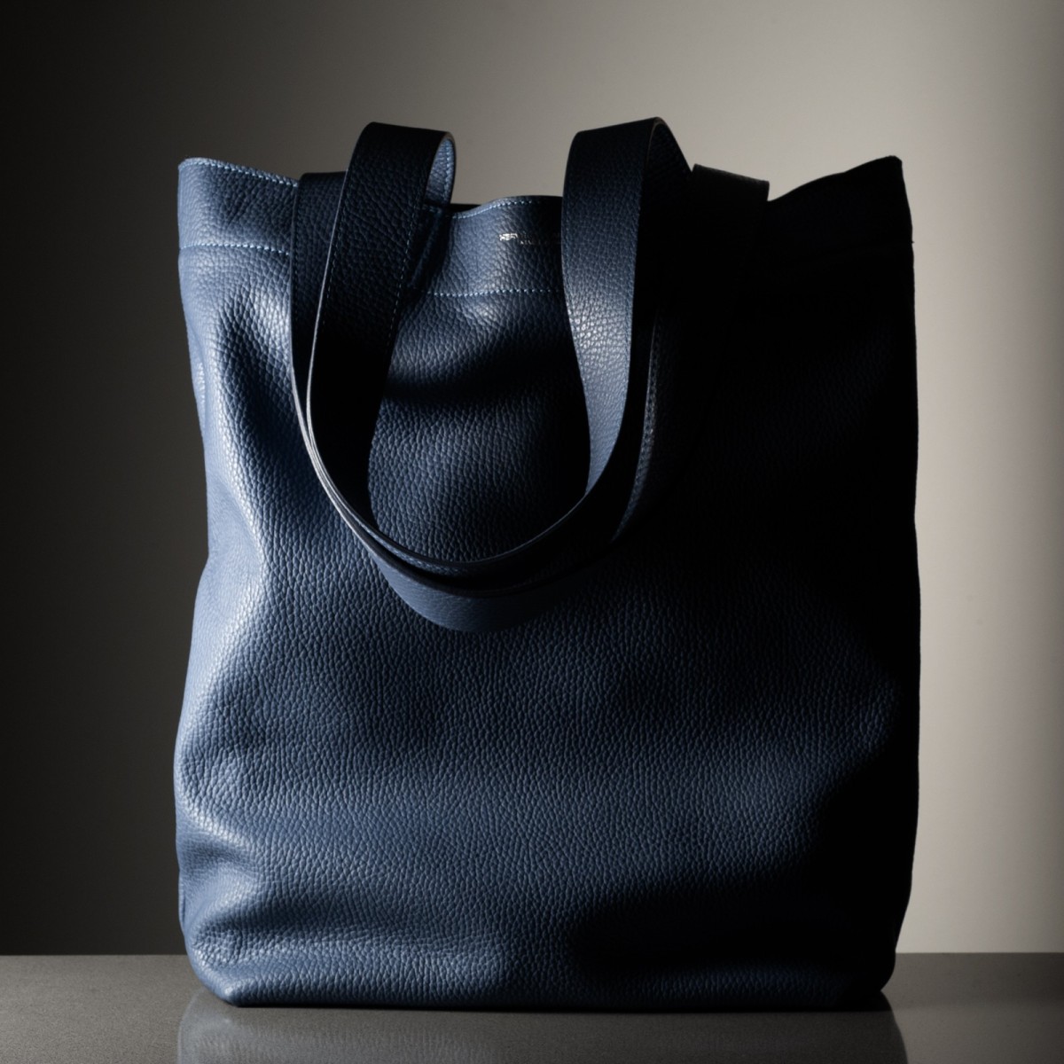 LIBERTA - Bull leather totebag, handmade in Italy