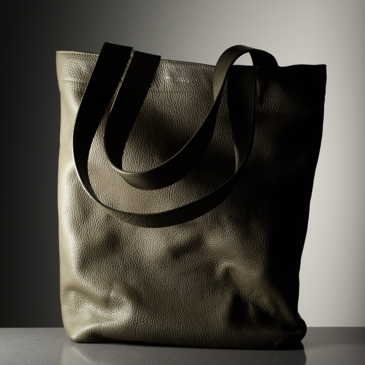 LIBERTA - Bull leather totebag, handmade in Italy