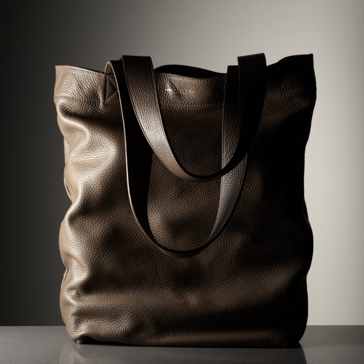 LIBERTA - Bull leather totebag, handmade in Italy