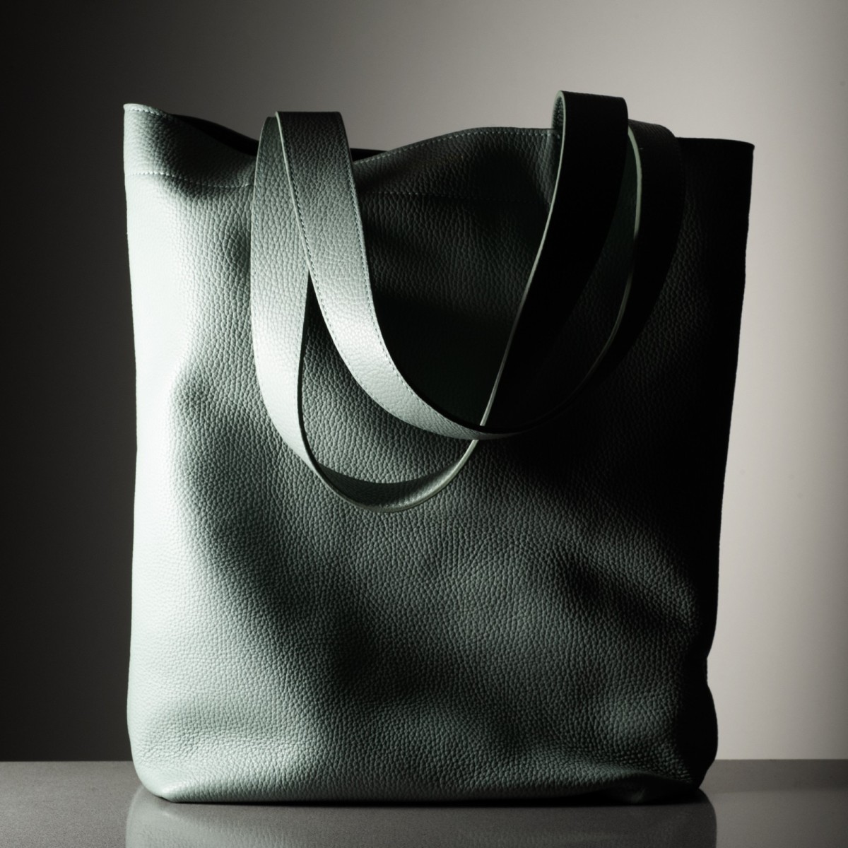 LIBERTA - Bull leather totebag, handmade in Italy