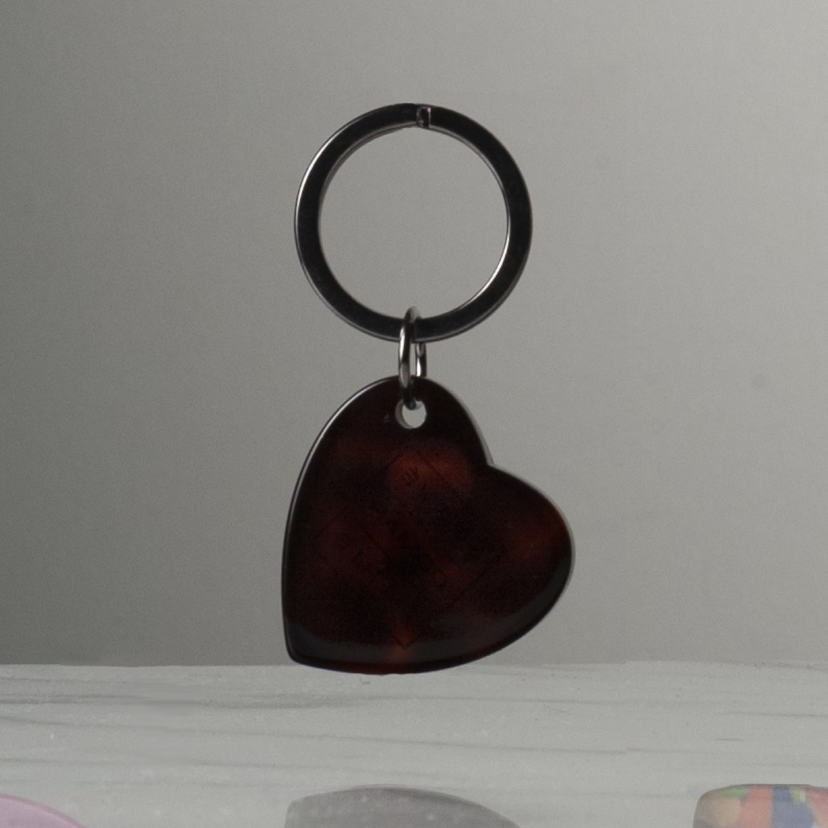AMOUR - Keyring in acetate handcrafted by Hervé Domar workshop